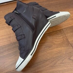 Two-Tone Leather Buckle Wedge Sneakers – Size 39